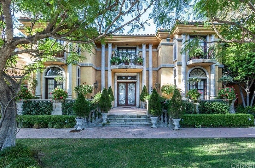 La casa que Charlie Sheen vende en Beverly Hills